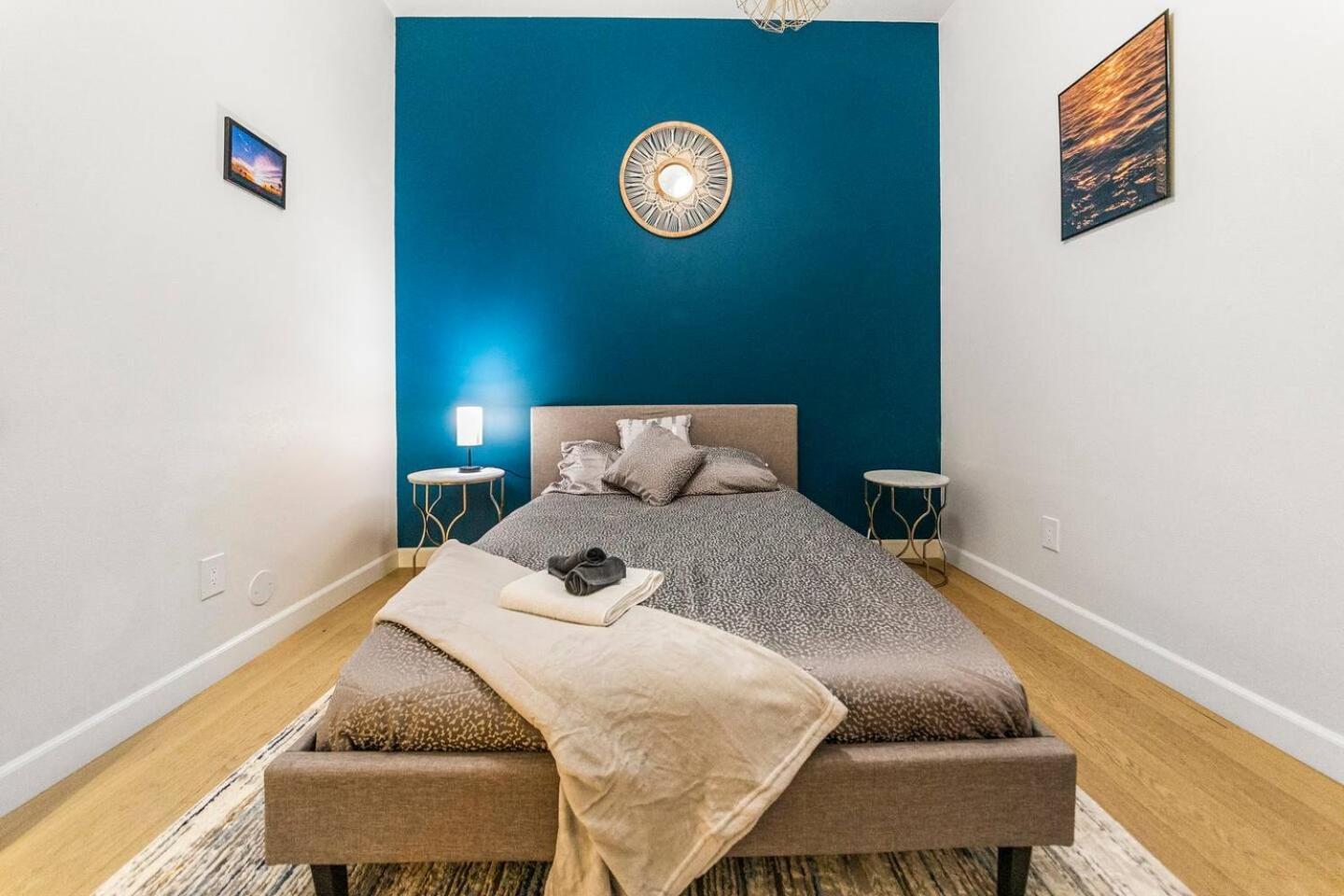 Luxurious 4br In Prime La Location With Great View Los Angeles