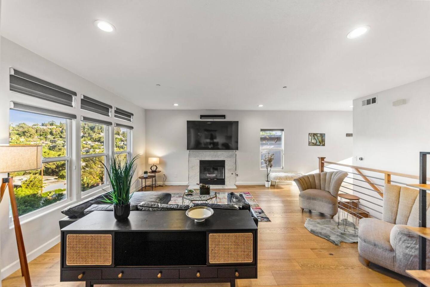 Luxurious 4br In Prime La Location With Great View Holiday home *
